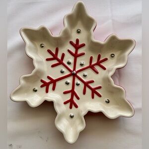 Vintage Hallmark snowflake plate 8”